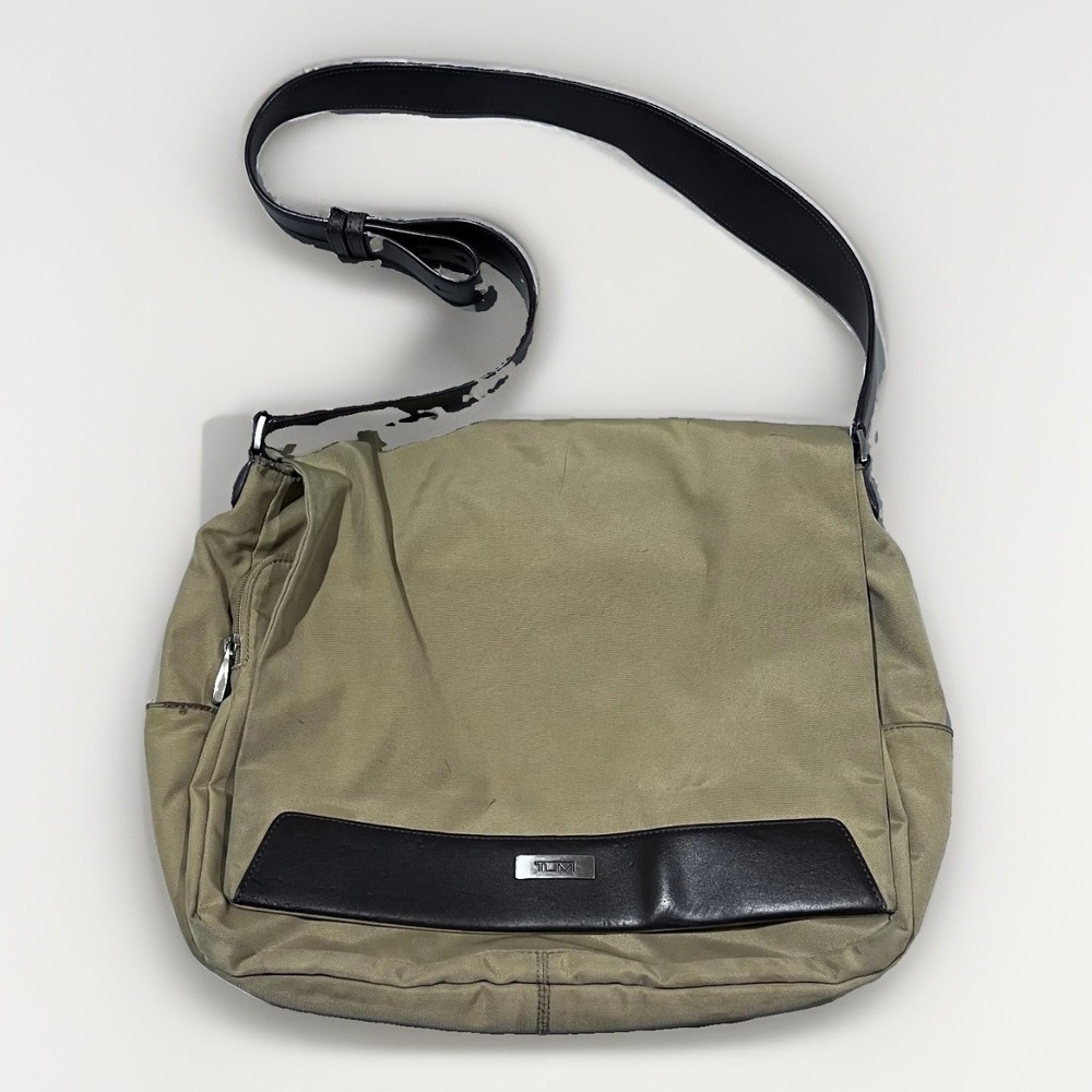 Vintage Tumi Womens Beige Crossbody Shoulder Messanger Bag Purse Leather Trim